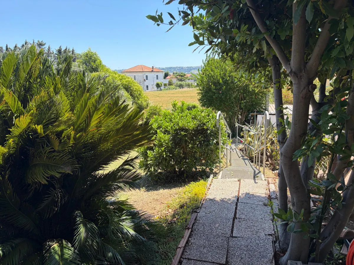 Casa Singola con giardino · foto 18