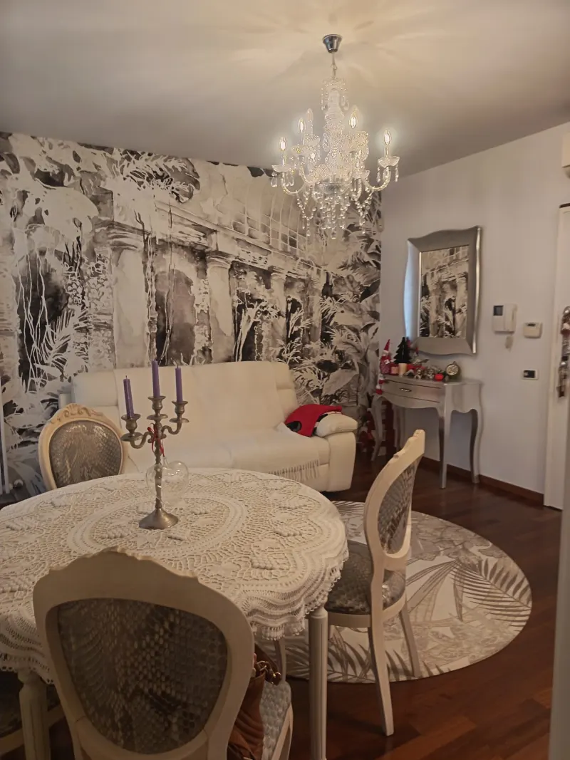 Bilocale completamente arredato con terrazzo affitto fin da subito Luglio-Agosto eventuale Settembre.Info Martina Tel.379/2790714 a Civitanova Marche