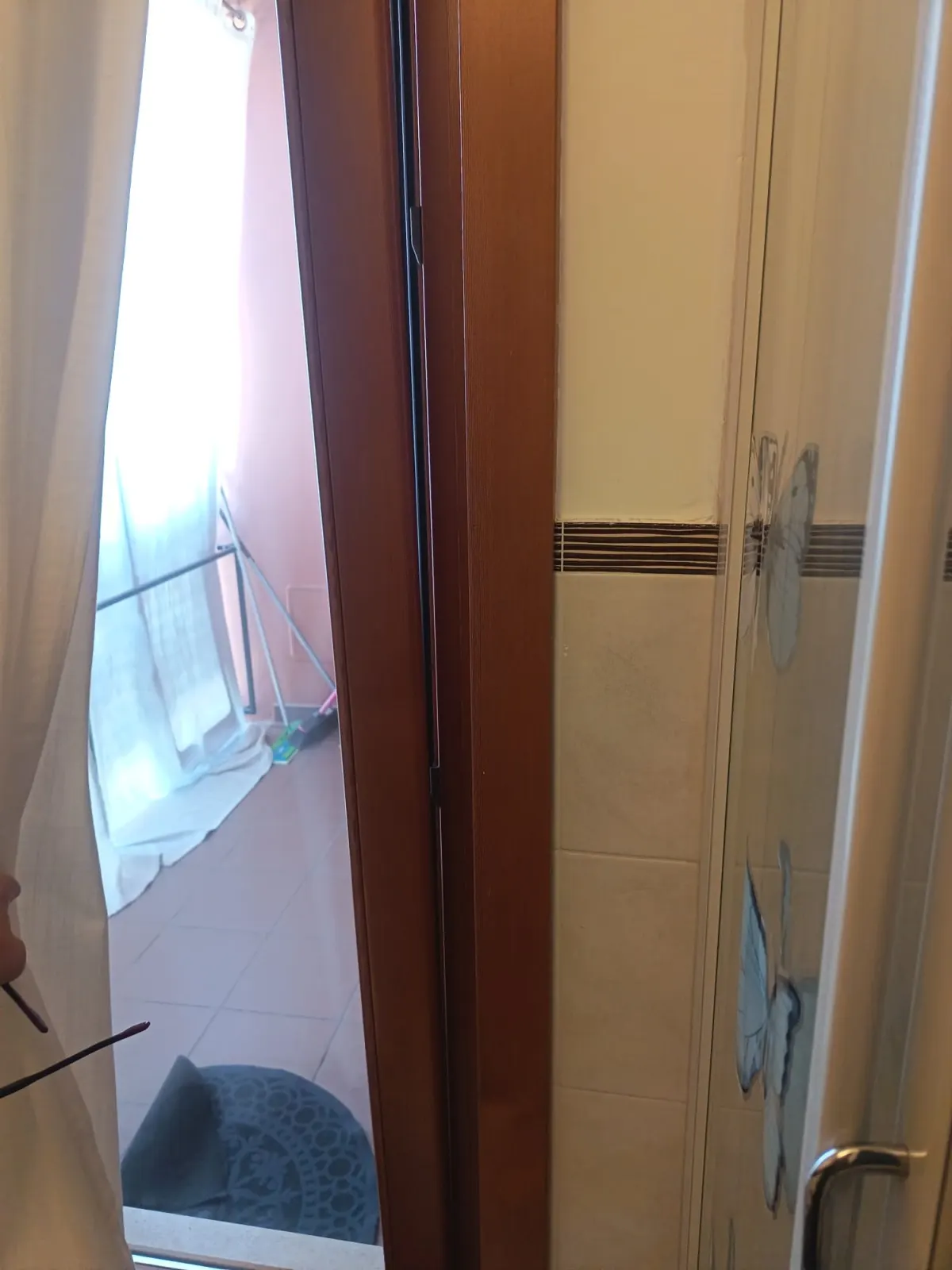 Bilocale completamente arredato con terrazzo affitto fin da subito Luglio-Agosto eventuale Settembre.Info Martina Tel.379/2790714 · foto 8
