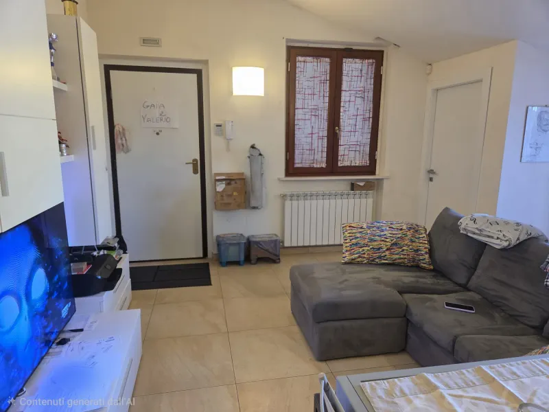 Appartamento bilocale mansardato in elegante condominio, luminosissimo, con terrazzo panoramico, cantina e posto auto. Parzialmente arredato.No ascensore. a Montecosaro