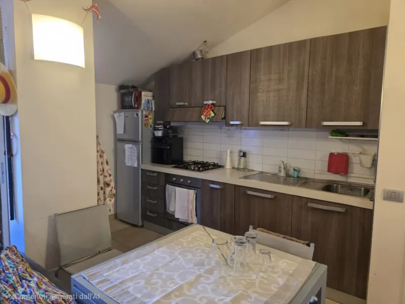 Appartamento bilocale mansardato in elegante condominio, luminosissimo, con terrazzo panoramico, cantina e posto auto. Parzialmente arredato.No ascensore. · foto 2