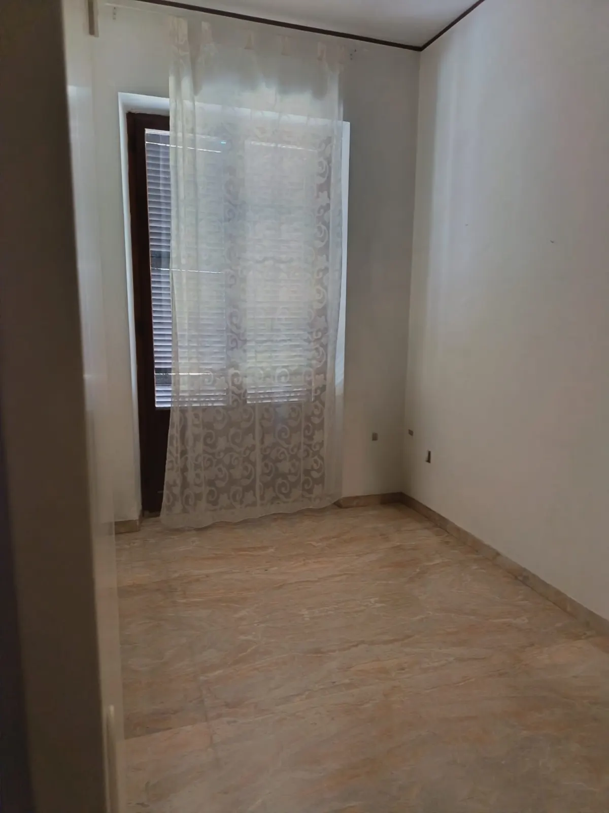 Casa Indipendente di 3 piani+ mansarda con laboratorio al P. Terra e grande garage doppio · foto 14