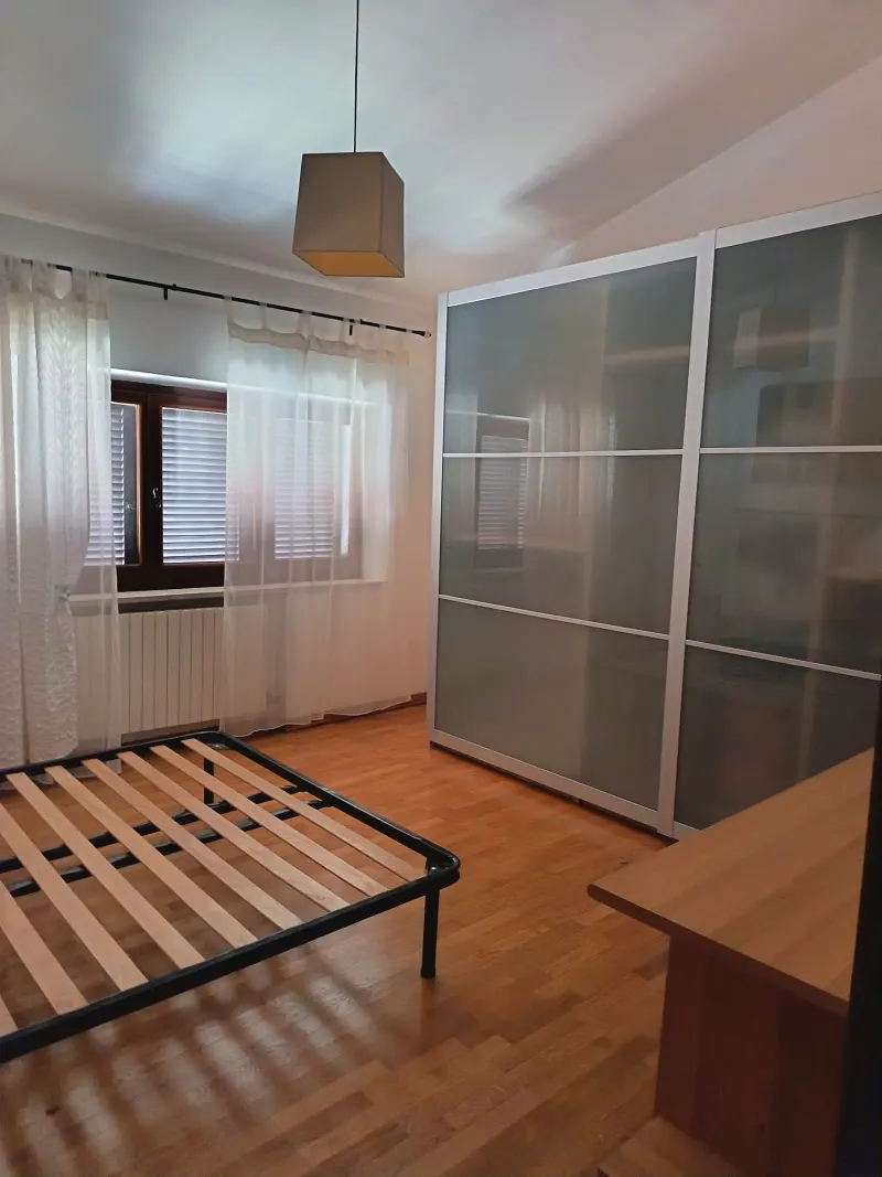 Casa Indipendente di 3 piani+ mansarda con laboratorio al P. Terra e grande garage doppio · foto 3