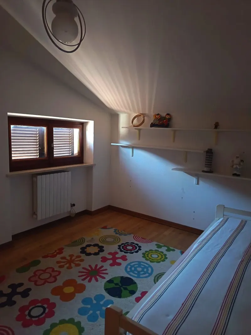 Casa Indipendente di 3 piani+ mansarda con laboratorio al P. Terra e grande garage doppio · foto 5