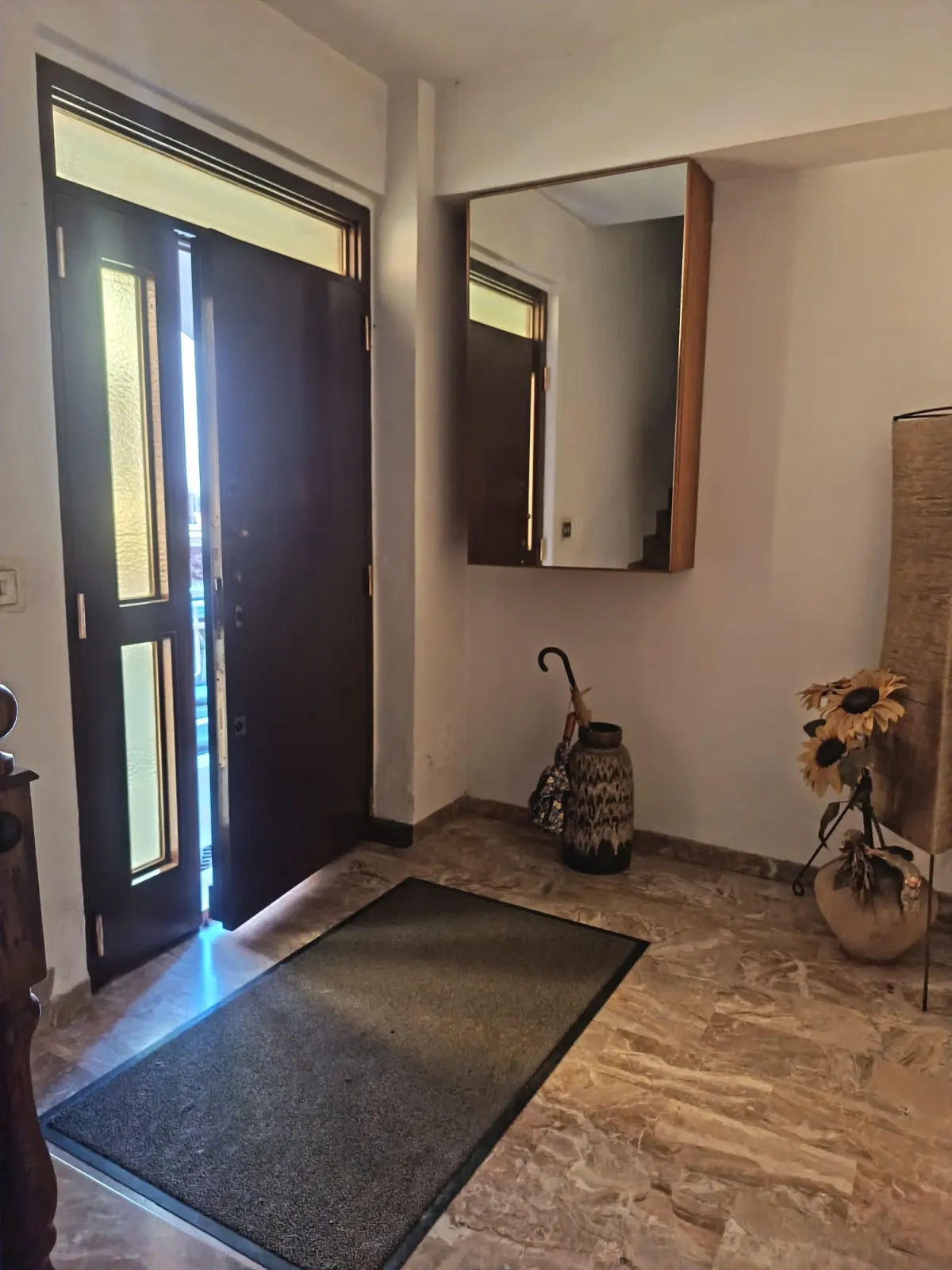 Casa Indipendente di 3 piani+ mansarda con laboratorio al P. Terra e grande garage doppio · foto 9