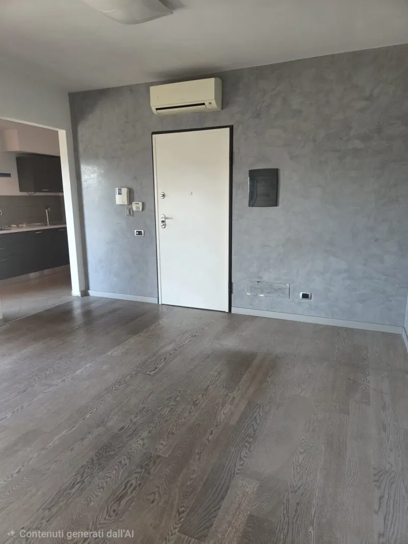 Bellissimo appartamento pari al nuovo nella zona piu' in della citta'. Adiacente al parco e a due passi dal centro, trilocale composto da soggiorno con cucina semiabitabile a vista, camera matrimoniale, cameretta, bagno,, terrazzo loggiato mq. 12 a Civitanova Marche