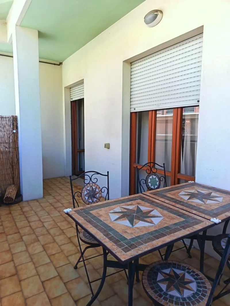 Appartamento di 130 mq con Open Space, 3 camere, 1 bagno finestato, ripostiglio, grande terrazzo e 2 terrazzini, soffitta di 20 mq al 2°P senza ascensore. a Montegranaro