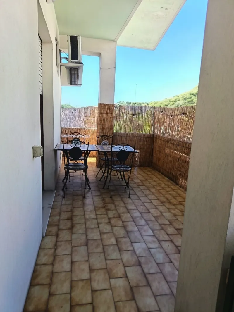 Appartamento di 130 mq con Open Space, 3 camere, 1 bagno finestato, ripostiglio, grande terrazzo e 2 terrazzini, soffitta di 20 mq al 2°P senza ascensore. · foto 2