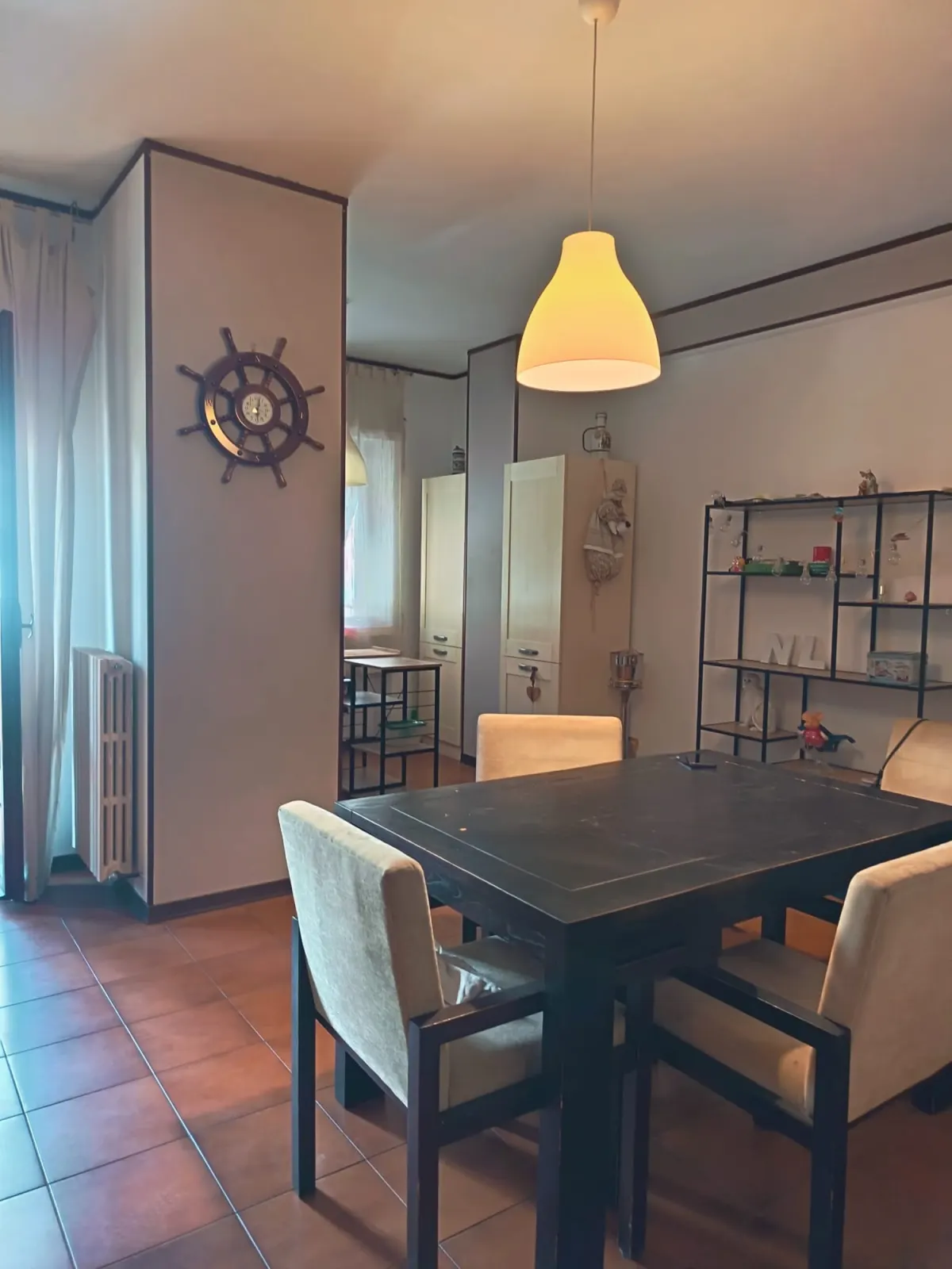 Appartamento di 130 mq con Open Space, 3 camere, 1 bagno finestato, ripostiglio, grande terrazzo e 2 terrazzini, soffitta di 20 mq al 2°P senza ascensore. · foto 11