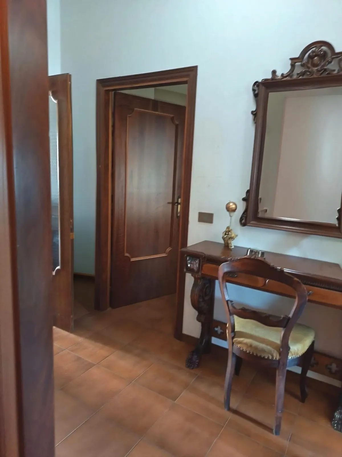 Appartamento di 130 mq con Open Space, 3 camere, 1 bagno finestato, ripostiglio, grande terrazzo e 2 terrazzini, soffitta di 20 mq al 2°P senza ascensore. · foto 15