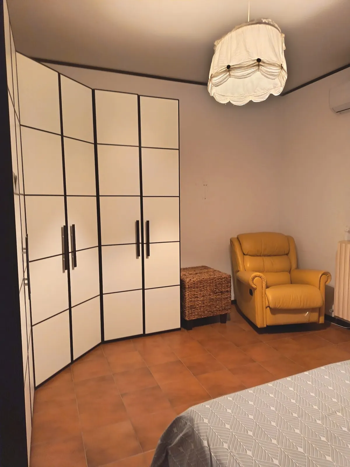 Appartamento di 130 mq con Open Space, 3 camere, 1 bagno finestato, ripostiglio, grande terrazzo e 2 terrazzini, soffitta di 20 mq al 2°P senza ascensore. · foto 16