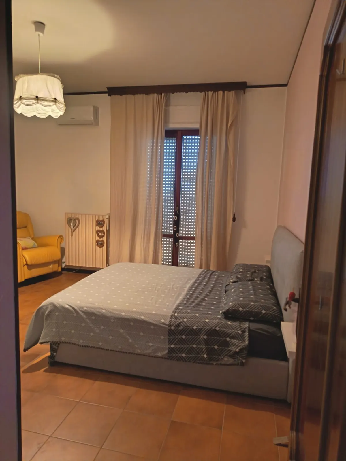 Appartamento di 130 mq con Open Space, 3 camere, 1 bagno finestato, ripostiglio, grande terrazzo e 2 terrazzini, soffitta di 20 mq al 2°P senza ascensore. · foto 18