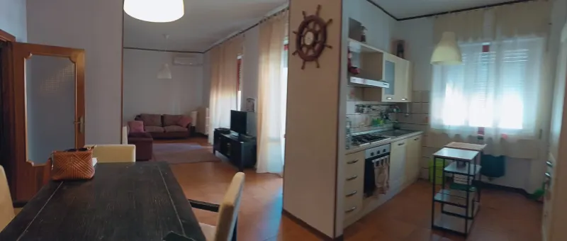 Appartamento di 130 mq con Open Space, 3 camere, 1 bagno finestato, ripostiglio, grande terrazzo e 2 terrazzini, soffitta di 20 mq al 2°P senza ascensore. · foto 3