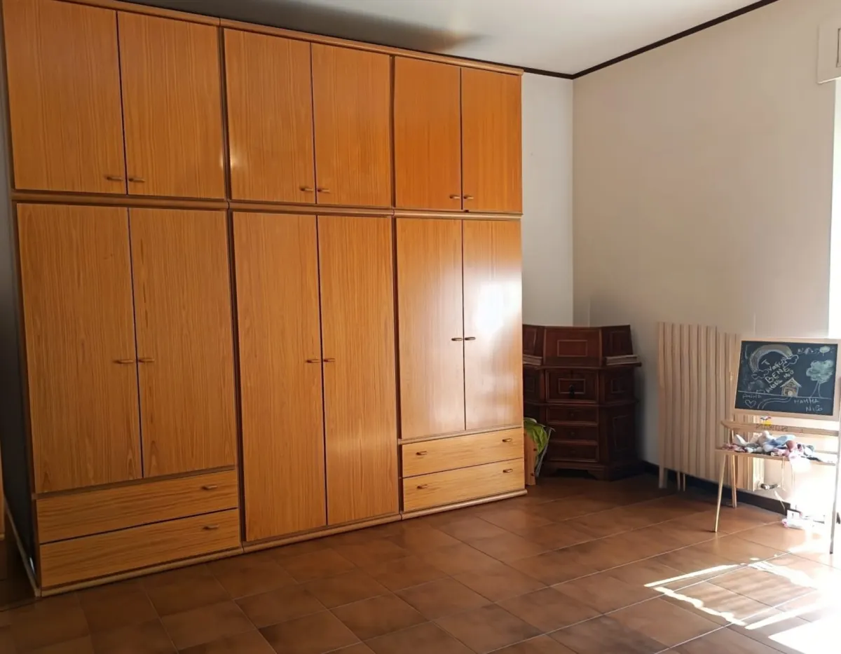Appartamento di 130 mq con Open Space, 3 camere, 1 bagno finestato, ripostiglio, grande terrazzo e 2 terrazzini, soffitta di 20 mq al 2°P senza ascensore. · foto 22