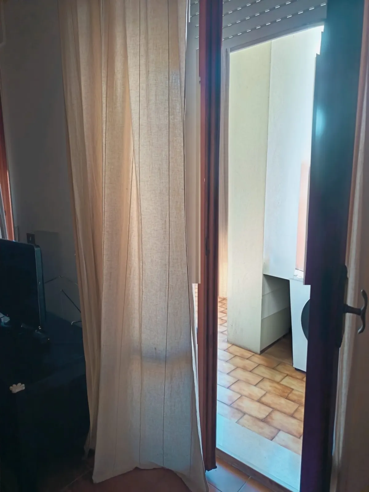 Appartamento di 130 mq con Open Space, 3 camere, 1 bagno finestato, ripostiglio, grande terrazzo e 2 terrazzini, soffitta di 20 mq al 2°P senza ascensore. · foto 24
