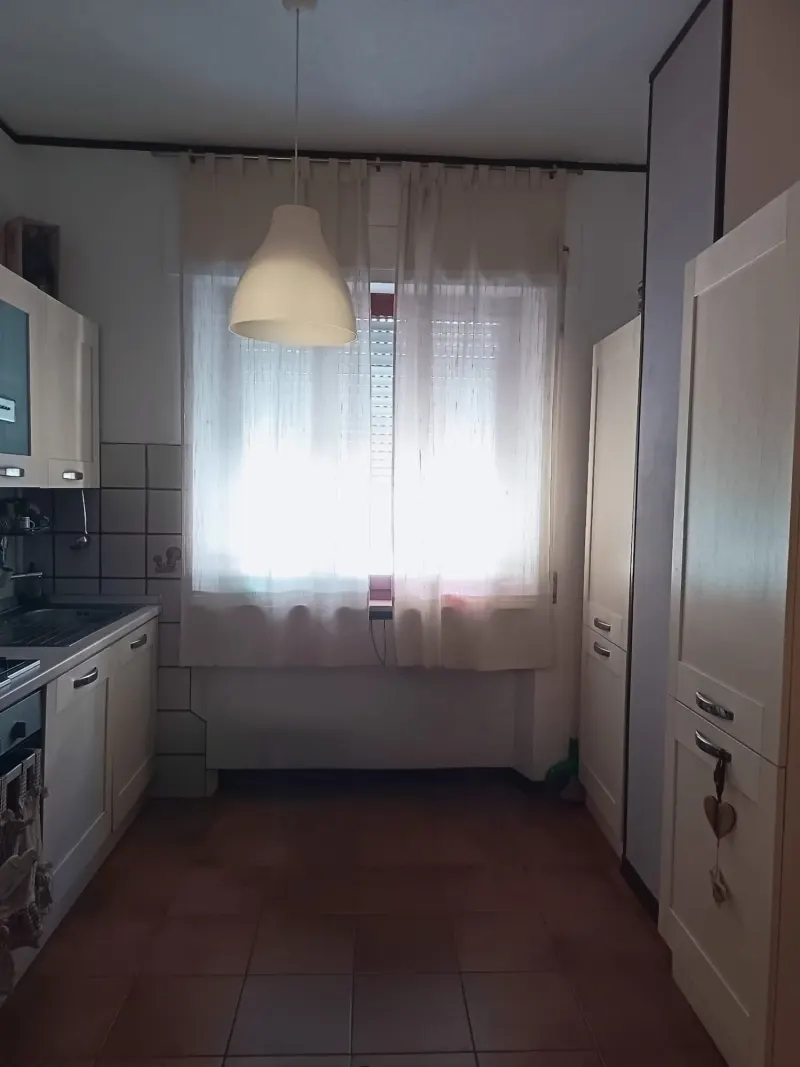 Appartamento di 130 mq con Open Space, 3 camere, 1 bagno finestato, ripostiglio, grande terrazzo e 2 terrazzini, soffitta di 20 mq al 2°P senza ascensore. · foto 5