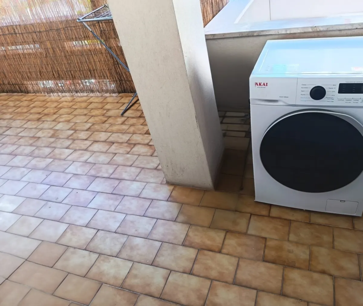 Appartamento di 130 mq con Open Space, 3 camere, 1 bagno finestato, ripostiglio, grande terrazzo e 2 terrazzini, soffitta di 20 mq al 2°P senza ascensore. · foto 7
