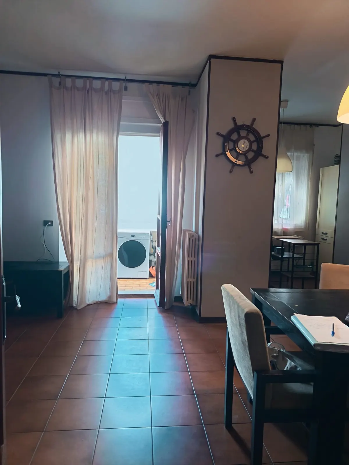 Appartamento di 130 mq con Open Space, 3 camere, 1 bagno finestato, ripostiglio, grande terrazzo e 2 terrazzini, soffitta di 20 mq al 2°P senza ascensore. · foto 9
