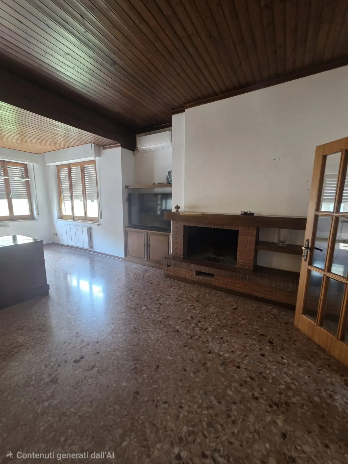 Appartamento ampia metratura, tra centro e mare, in quadrifamigliare, secondo ed ultimo piano + soffitta, senza ascensore. Divisibile in 2 appartamenti · foto 11