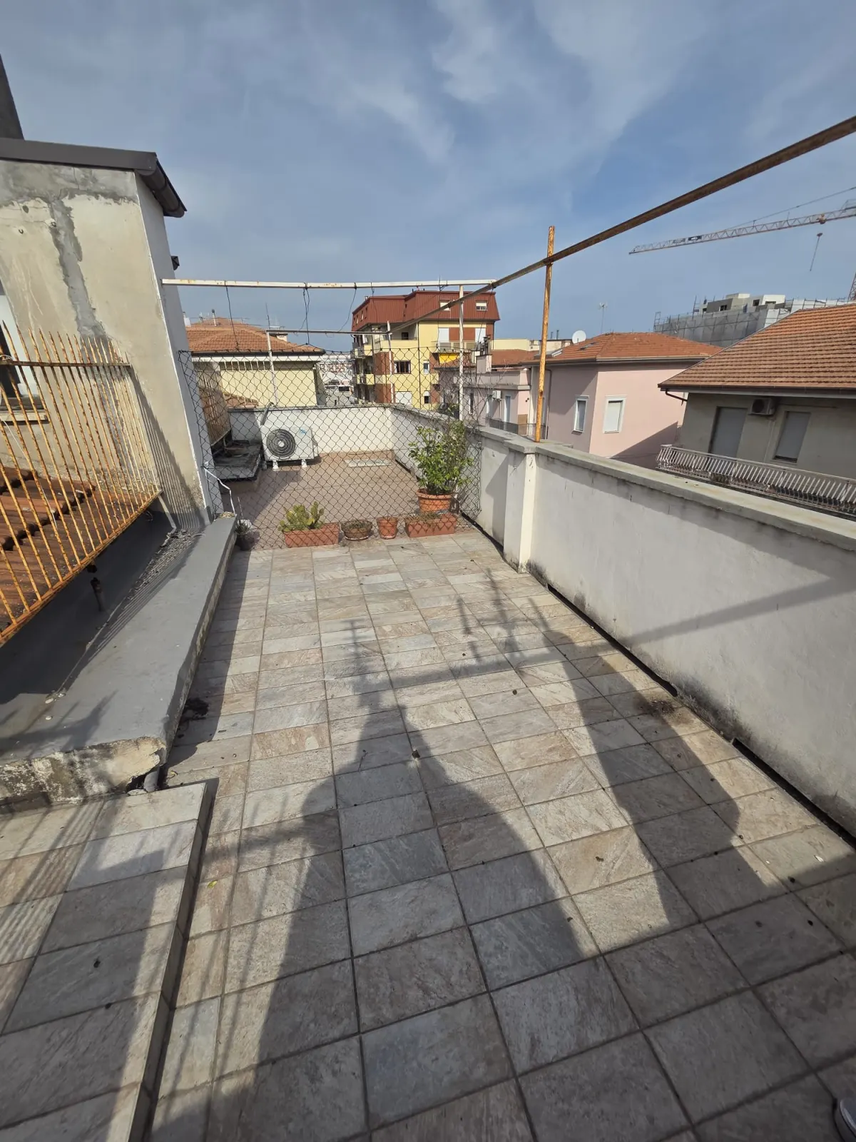 Appartamento ampia metratura, tra centro e mare, in quadrifamigliare, secondo ed ultimo piano + soffitta, senza ascensore. Divisibile in 2 appartamenti · foto 13