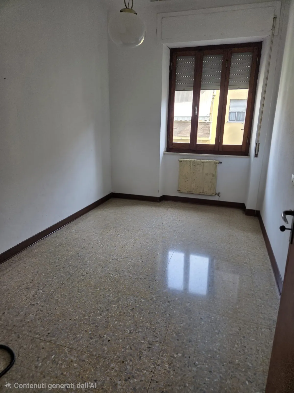 Appartamento ampia metratura, tra centro e mare, in quadrifamigliare, secondo ed ultimo piano + soffitta, senza ascensore. Divisibile in 2 appartamenti · foto 16