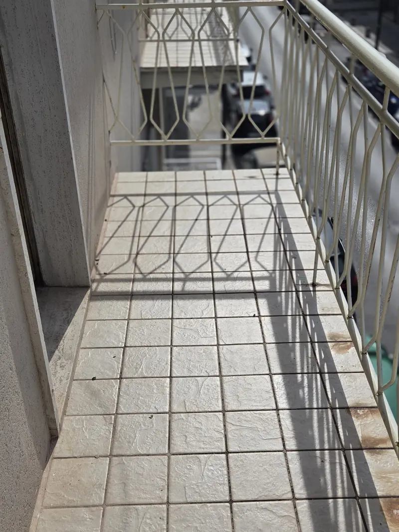 Appartamento ampia metratura, tra centro e mare, in quadrifamigliare, secondo ed ultimo piano + soffitta, senza ascensore. Divisibile in 2 appartamenti · foto 3
