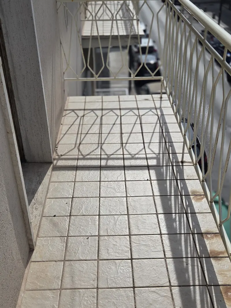 Appartamento ampia metratura, tra centro e mare, in quadrifamigliare, secondo ed ultimo piano + soffitta, senza ascensore. Divisibile in 2 appartamenti · foto 5