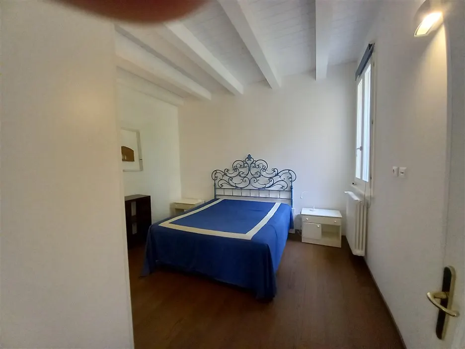 Appartamento arredato con giardino e posto auto · foto 6