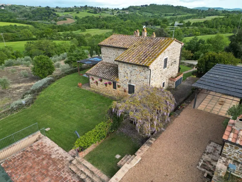 Casale con piscina e giardino · foto 2