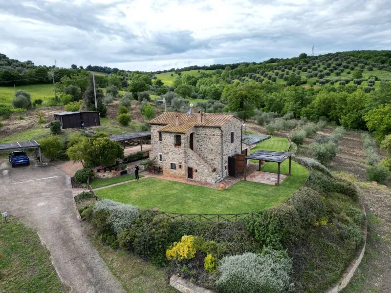 Casale con piscina e giardino · foto 4