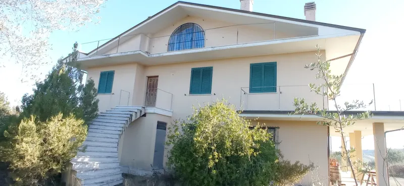 VILLA PANORAMICA CON AMPIO GIARDINO a Sant'Omero