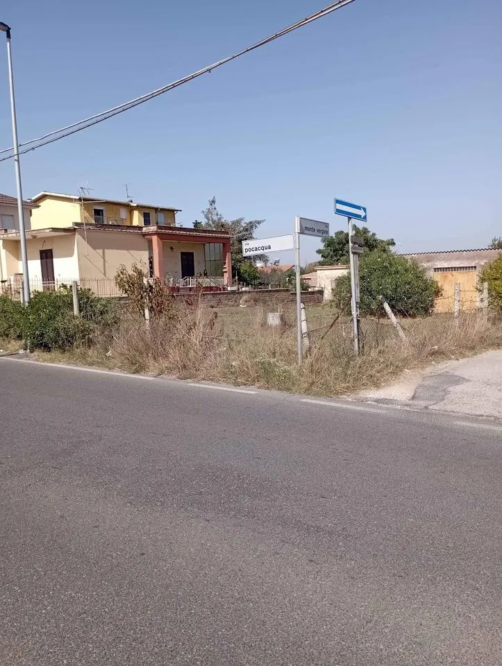 Nettuno San Giacomo vendiamo terreno con magazzino a Nettuno