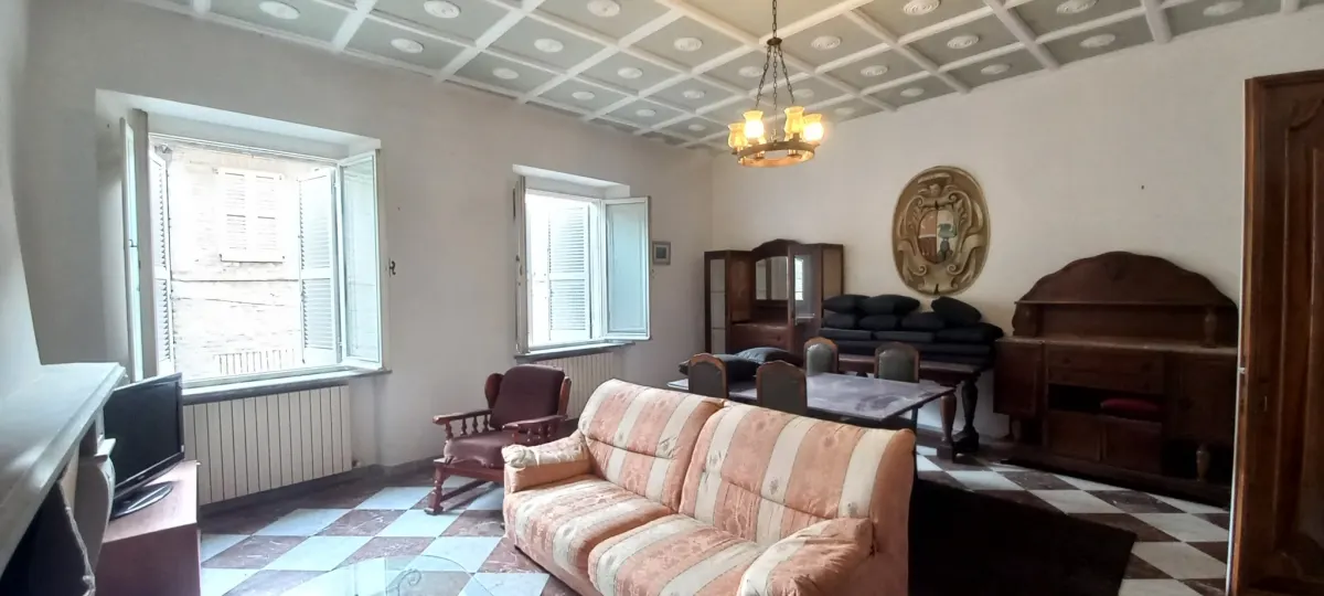 Appartamento arredato in palazzo signorile del centro storico · foto 1