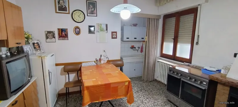 Abitazione singola composta da 4 unità con terreno · foto 3