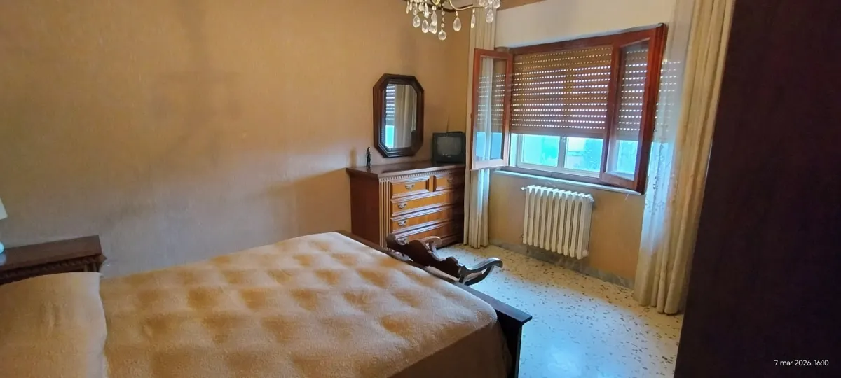 Abitazione singola composta da 4 unità con terreno · foto 6