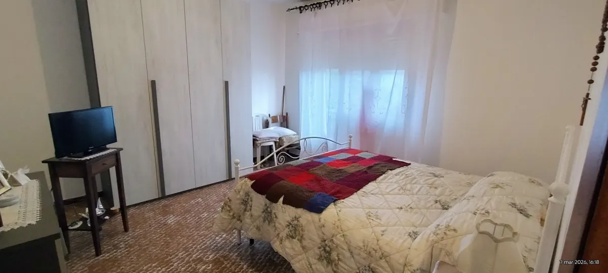 Abitazione singola composta da 4 unità con terreno · foto 8