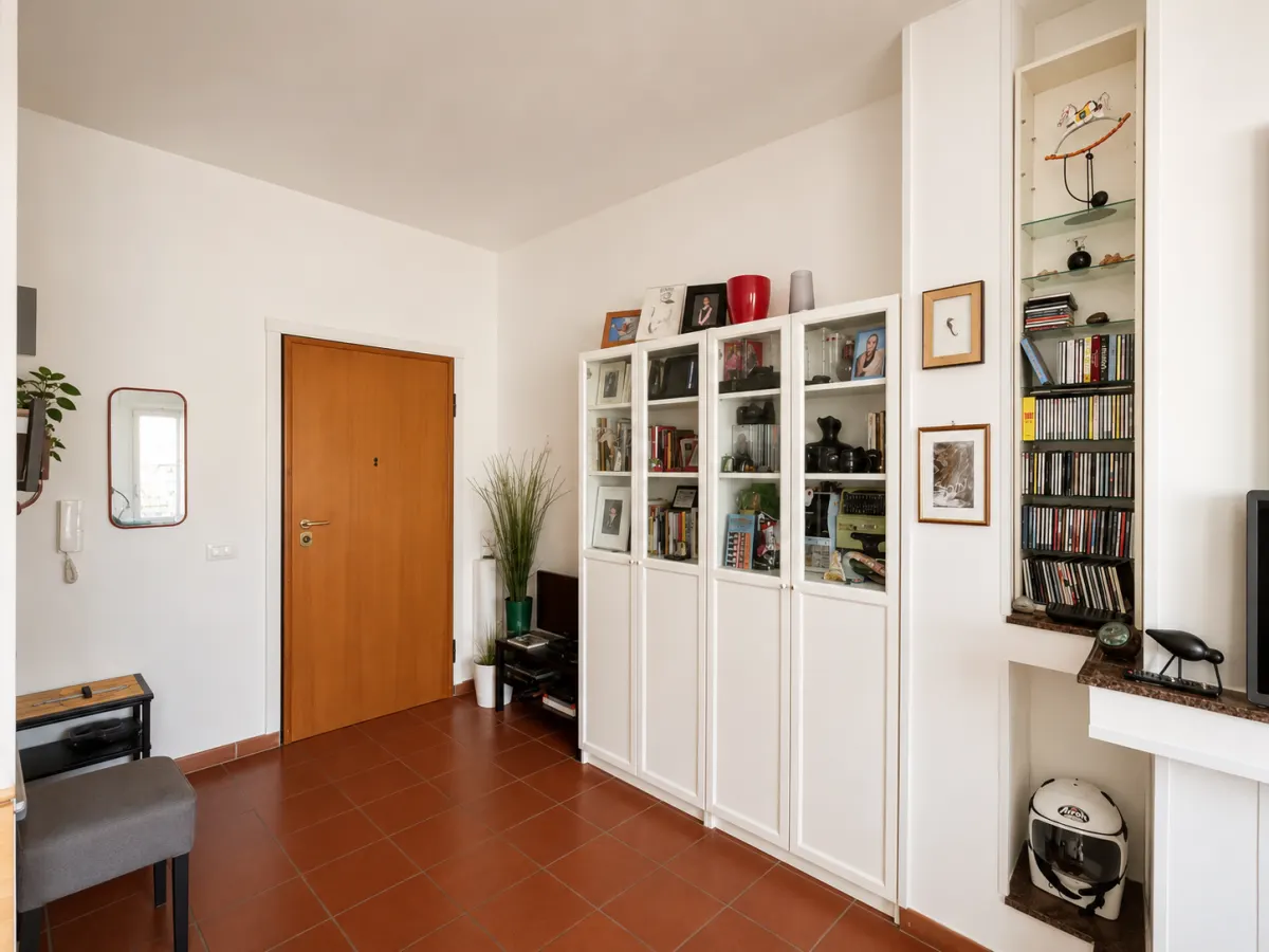 Appartamento luminoso con camino · foto 8