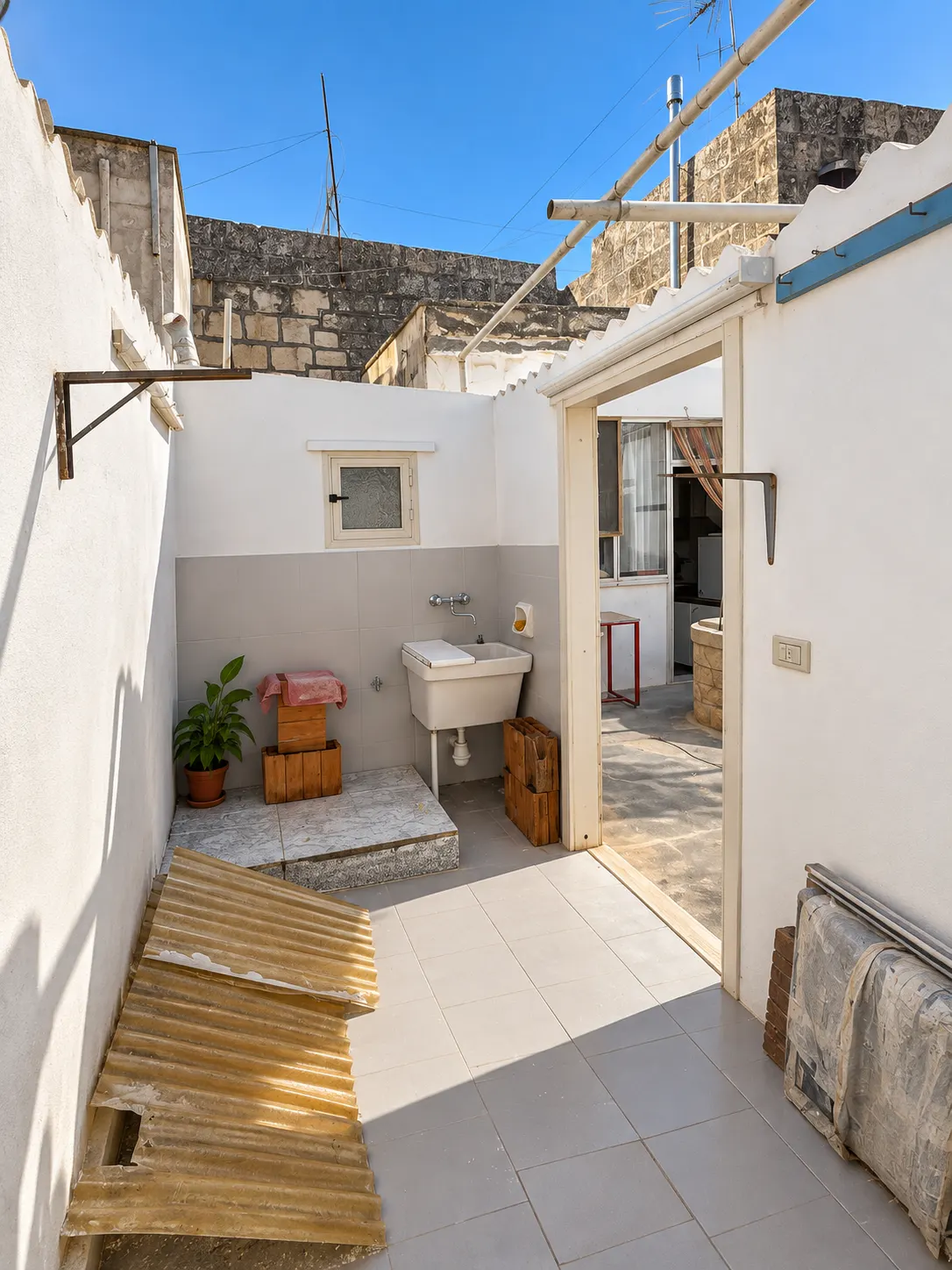 Proprietà Angolare con Ampi Spazi · foto 13