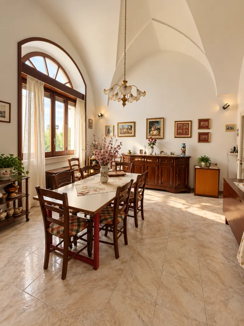 Proprietà Angolare con Ampi Spazi · foto 4