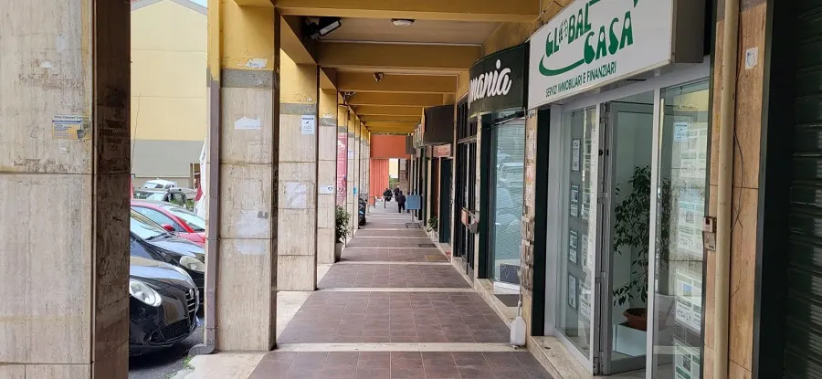 Via Santa Caterina, locale commerciale · foto 8