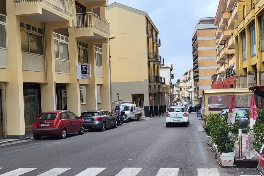 Via Santa Caterina, locale commerciale · foto 9