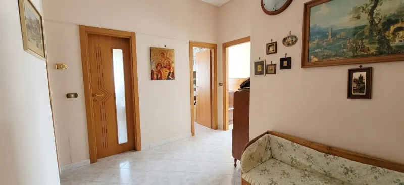 Castellammare di Stabia: 3 vani con doppia esposizione in Via Galeno · foto 2