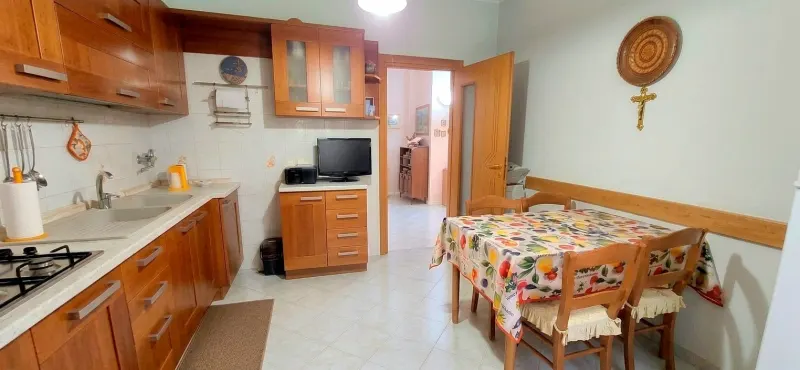 Castellammare di Stabia: 3 vani con doppia esposizione in Via Galeno · foto 3