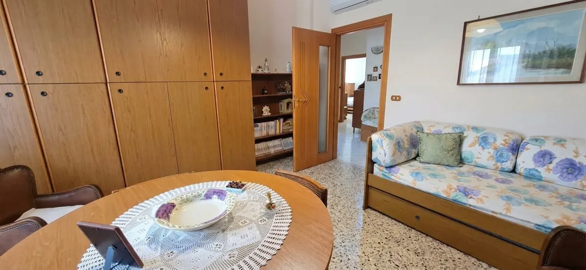 Castellammare di Stabia: 3 vani con doppia esposizione in Via Galeno · foto 8