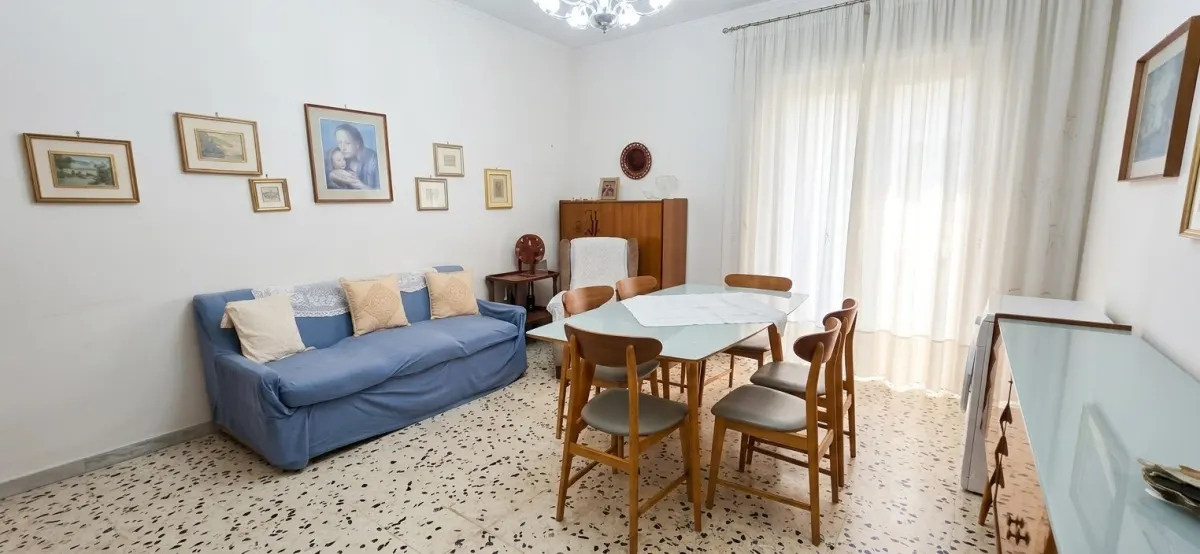 Castellammare di Stabia: 3 vani con doppia esposizione in Via Galeno · foto 9
