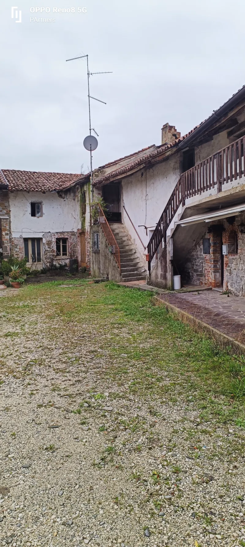 Rustico da ristrutturare con terreno adiacente edificabile di proprietà · foto 4