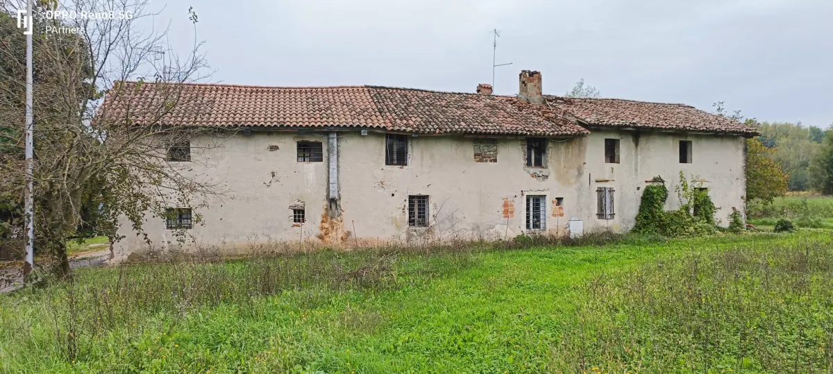 Rustico da ristrutturare con terreno adiacente edificabile di proprietà · foto 6