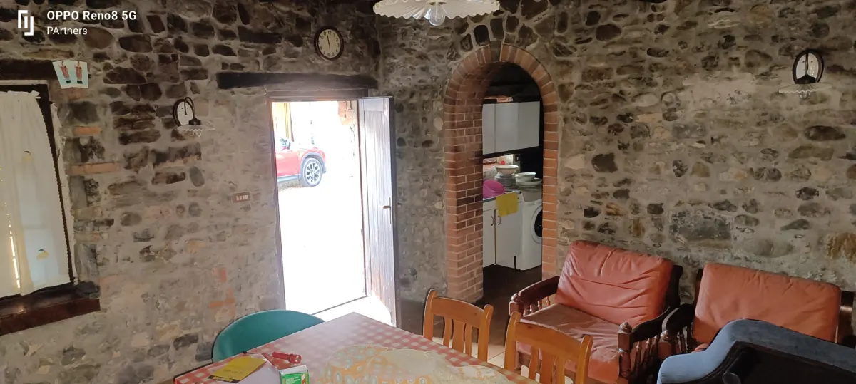 Rustico da ristrutturare con terreno adiacente edificabile di proprietà · foto 8