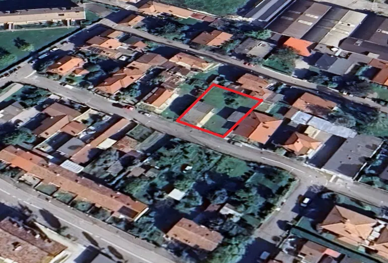 Terreno edificabile con piccolo fabbricato uso residenziale · foto 1
