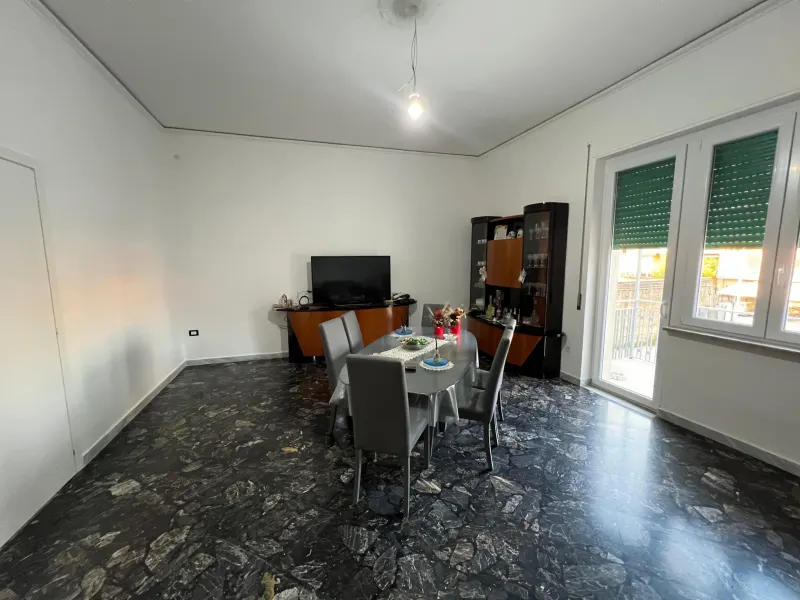 Appartamento con posto auto · foto 4